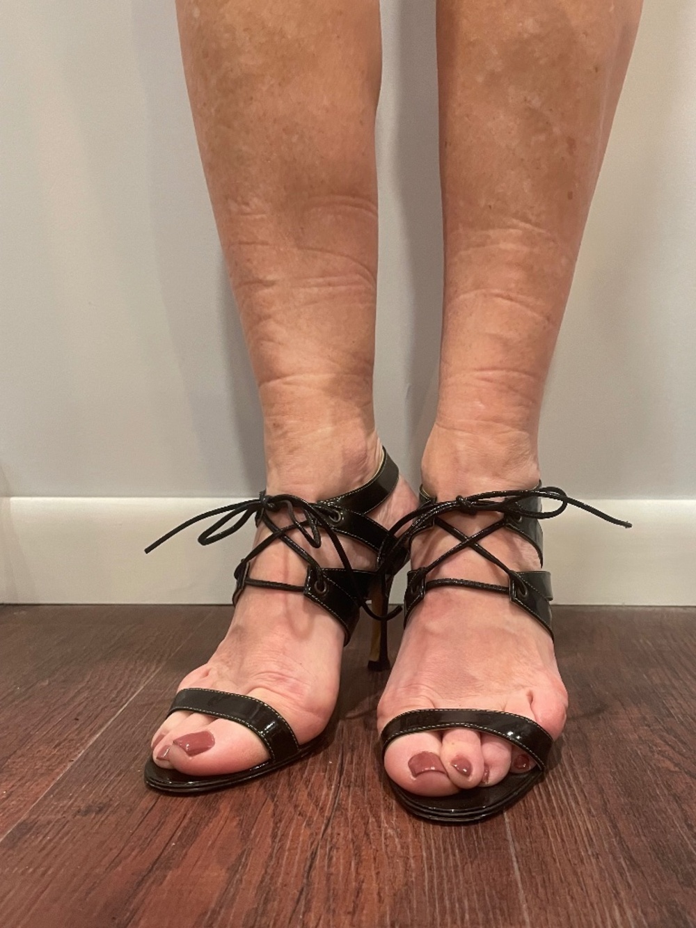 MANOLO BLAHNIK Black Patent Mid Heel Tie Up Sandals